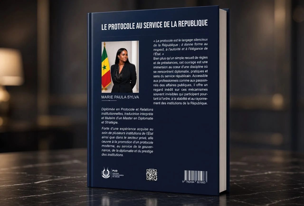 Quatrième de couverture du livre avec le portrait et la présentation de l’autrice